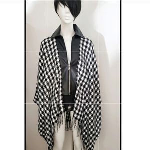 Adrienne Vittadini Houndstooth  Cape